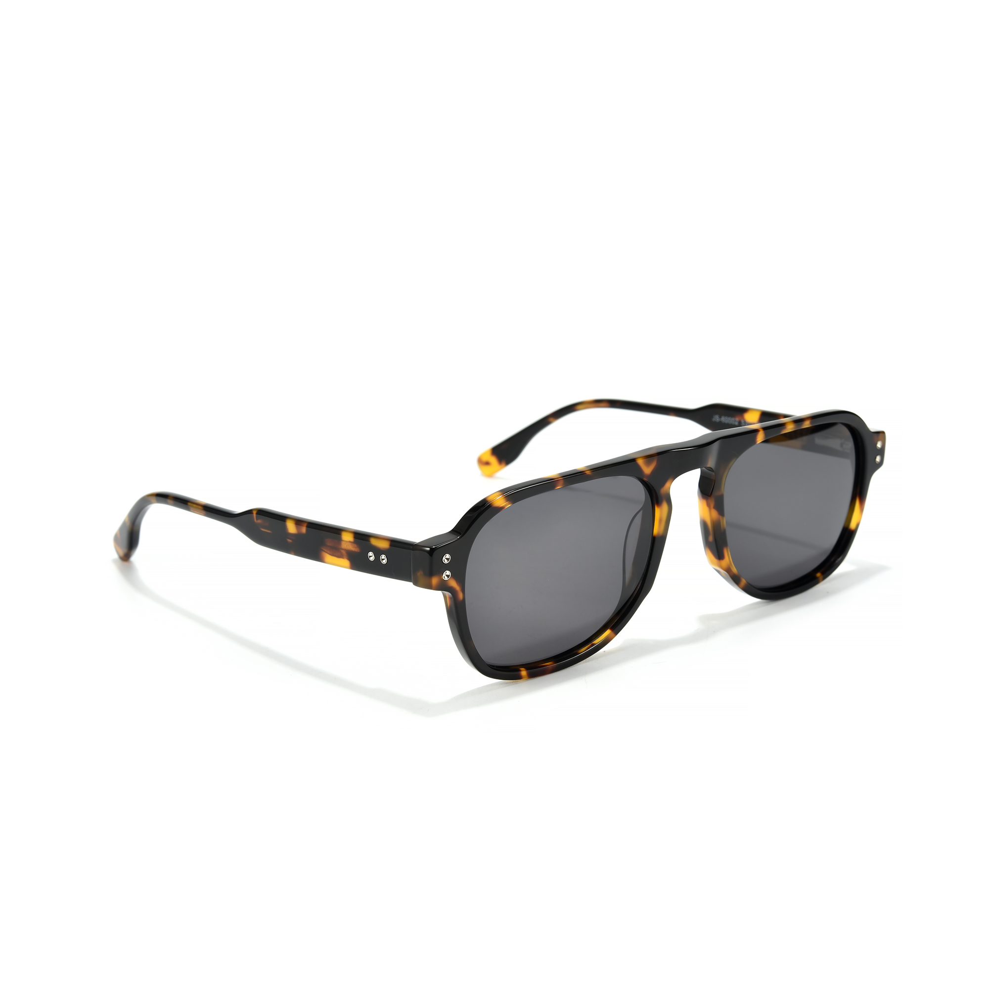 PORTMAN TORTOISESHELL side Stylish tortoiseshell sunglasses with dark lenses.